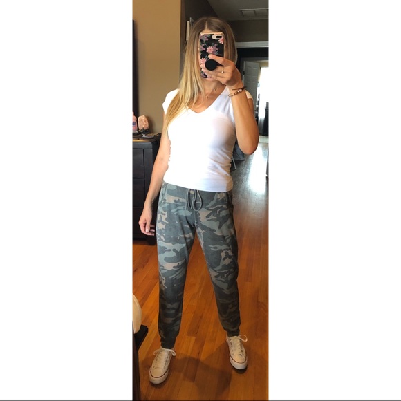 ONE LEFT! Light weight camo pants - Picture 2 of 6